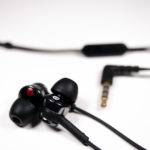 in-ear Headsets auf weißem Untergrund